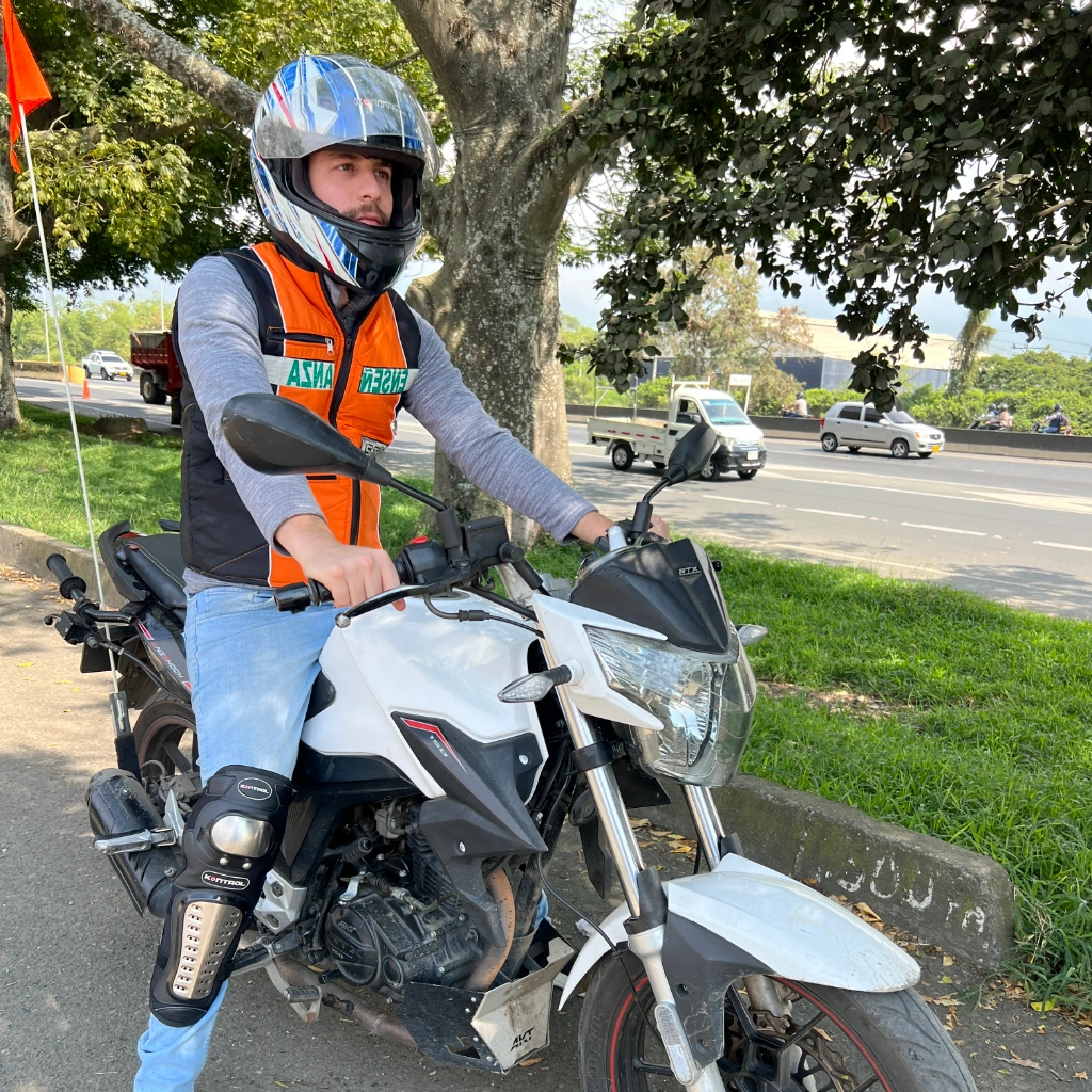 Curso de conducción de motocicleta A2 en Cali